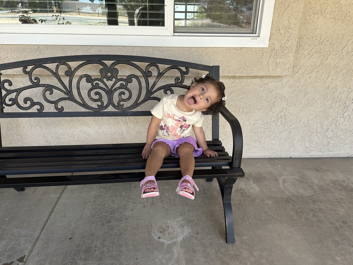 chriisspyy's tweet photo. Silly little Aria. https://t.co/RuxQl2nlly