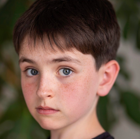 thiegonovais's tweet image. Novas fotos de Dominic McLaughlin, o Harry Potter da HBO.