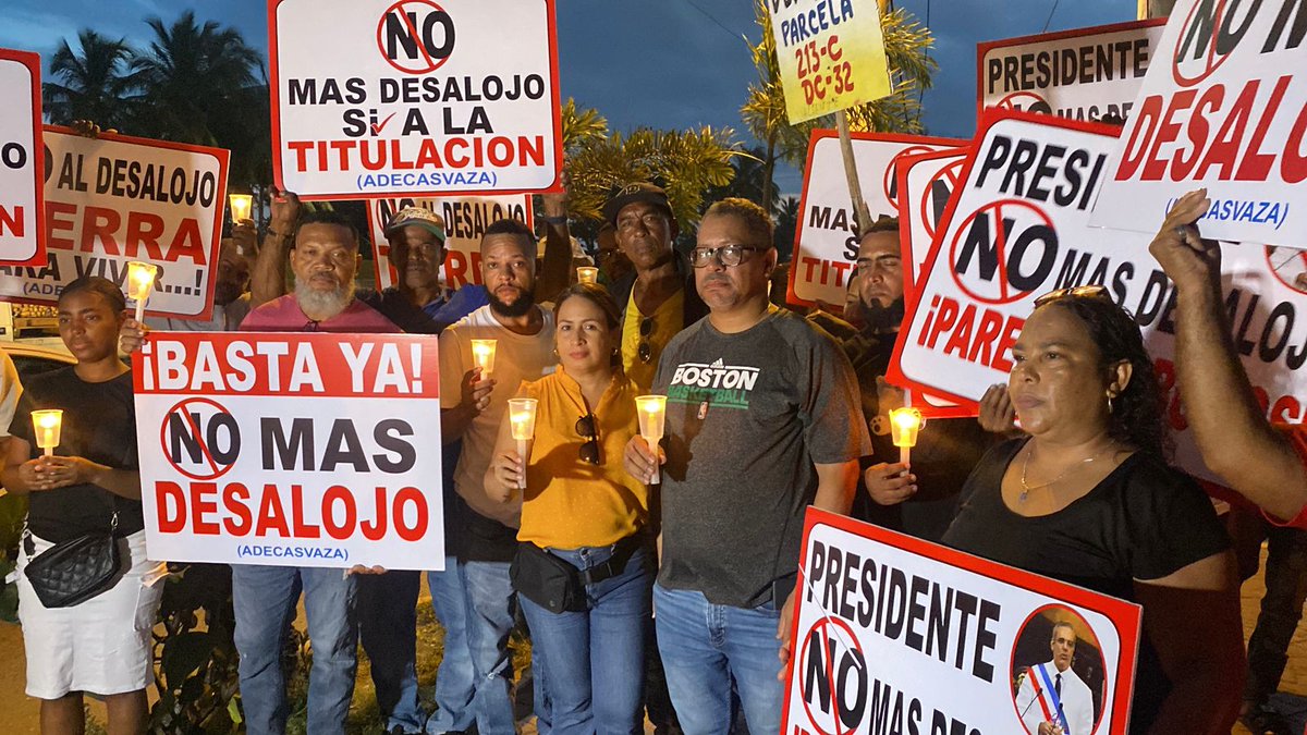 juanhubieredr's tweet image. Comunidades de El Valiente en La Caleta piden al presidente declarar #terrenos de utilidad pública

La Caleta, Boca Chica.– Cientos de residentes del sector #ElValiente, en el distrito municipal La Caleta, protestaron en reclamo de una solución definitiva ante los intentos de