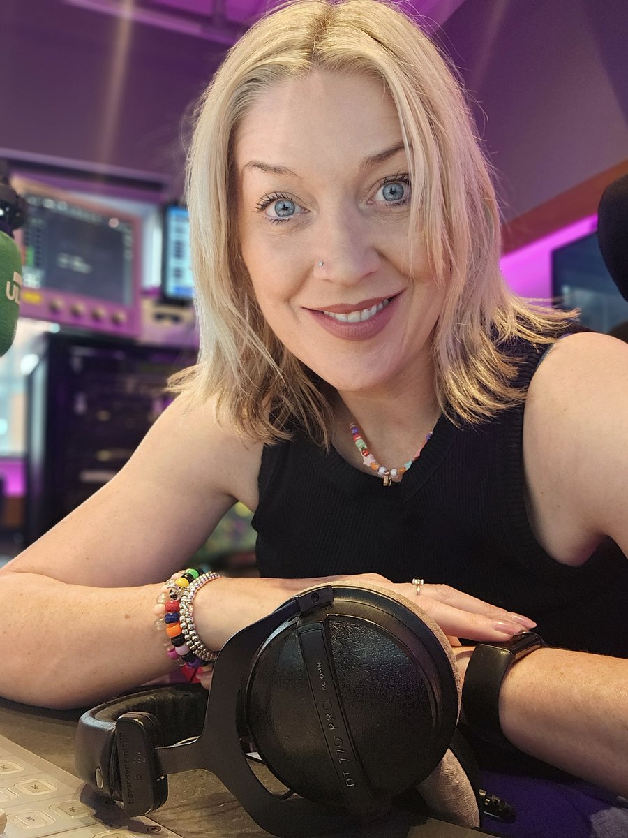 bbcradioulster's tweet image. It's @amwallace_ni birthday today!
She's live on air 6 to 730pm, chatting to rock legend Suzi Quatro and playing tracks from @paramore @biffyclaro and @MartikaTunes
bbc.in/43hMLlk
