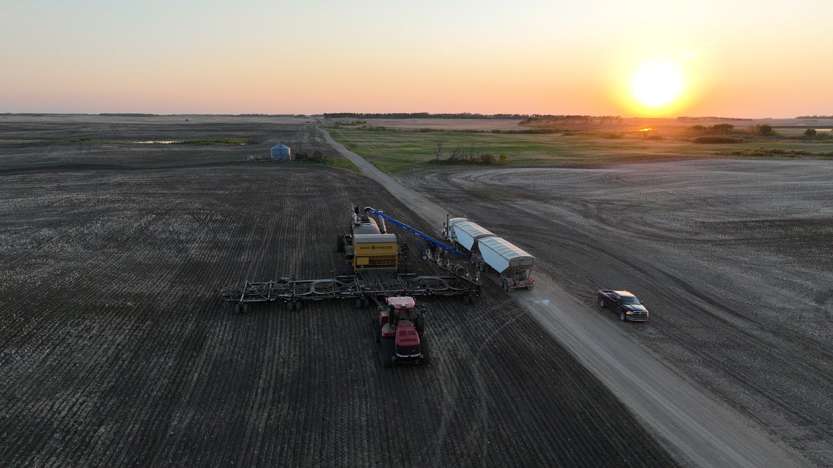Seeders are coming home today.  We pretty much wrapped up seeding last night!  Now just a bit of corn and green feed to put in over the next few days at our leisure.