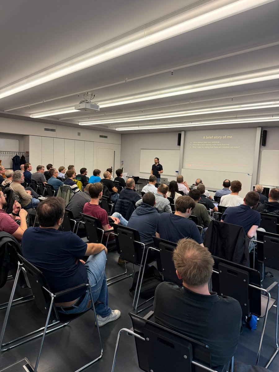 RafaDelNero's tweet image. Happy to be here in #ZurichJUG with @brjavaman and @otaviojava to meet experienced developers here!
Congratulations @patbaumgartner for becoming a #JavaChampion and thanks for hosting us!