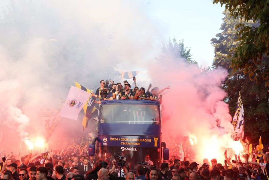 Fenerbahçeli'nin Fenerbahçe'yi sevmesi, Türkiye'nin en büyük kıyametidir.