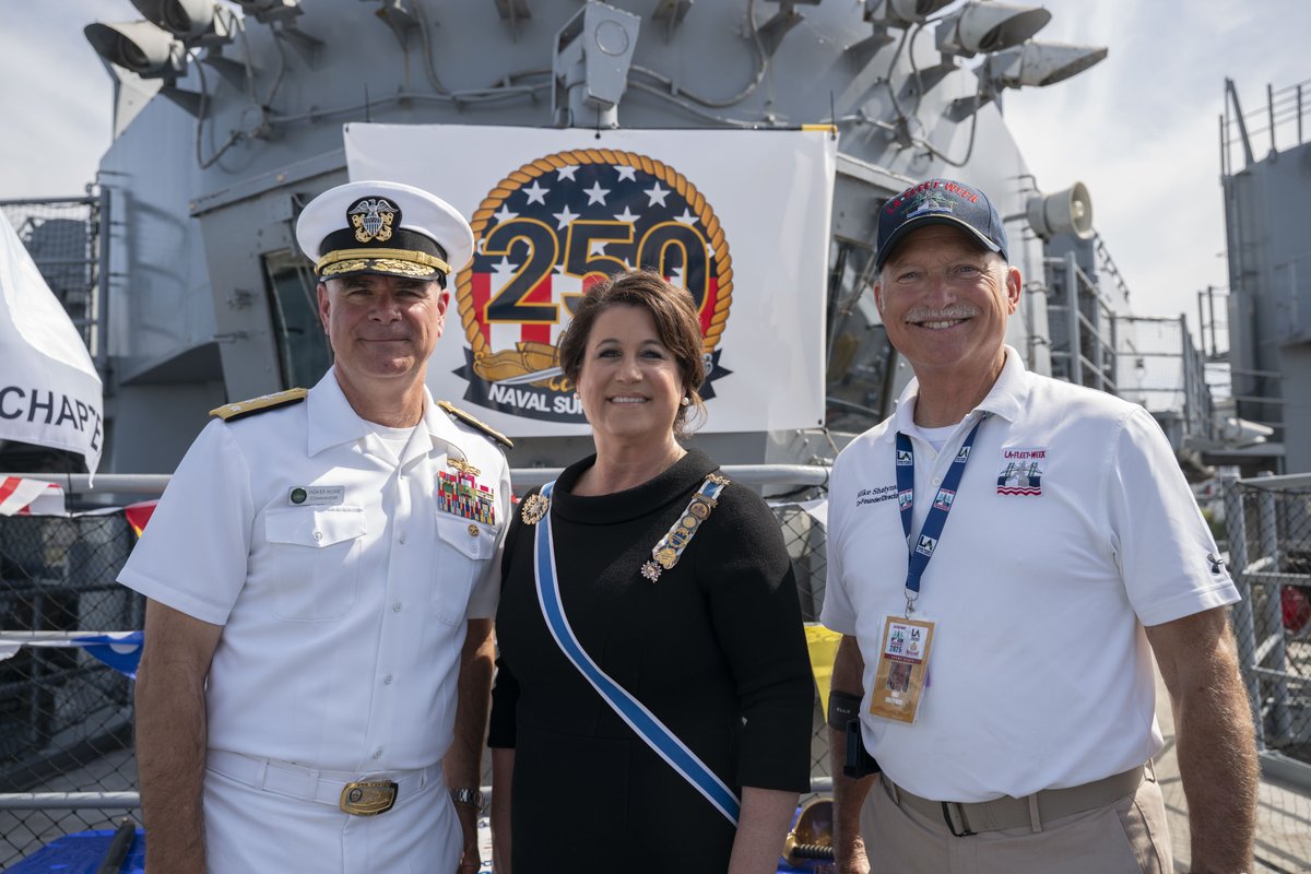 SurfaceWarriors's tweet photo. โโ๏ธ SWOBOSS Visits @LAFleetWeek to Celebrate Navy 250 and Sailor Achievements ๐ค๐บ๐ธ
#AmericasNavy250 | #LAFleetWeek https://t.co/UgS3Dz7AWb