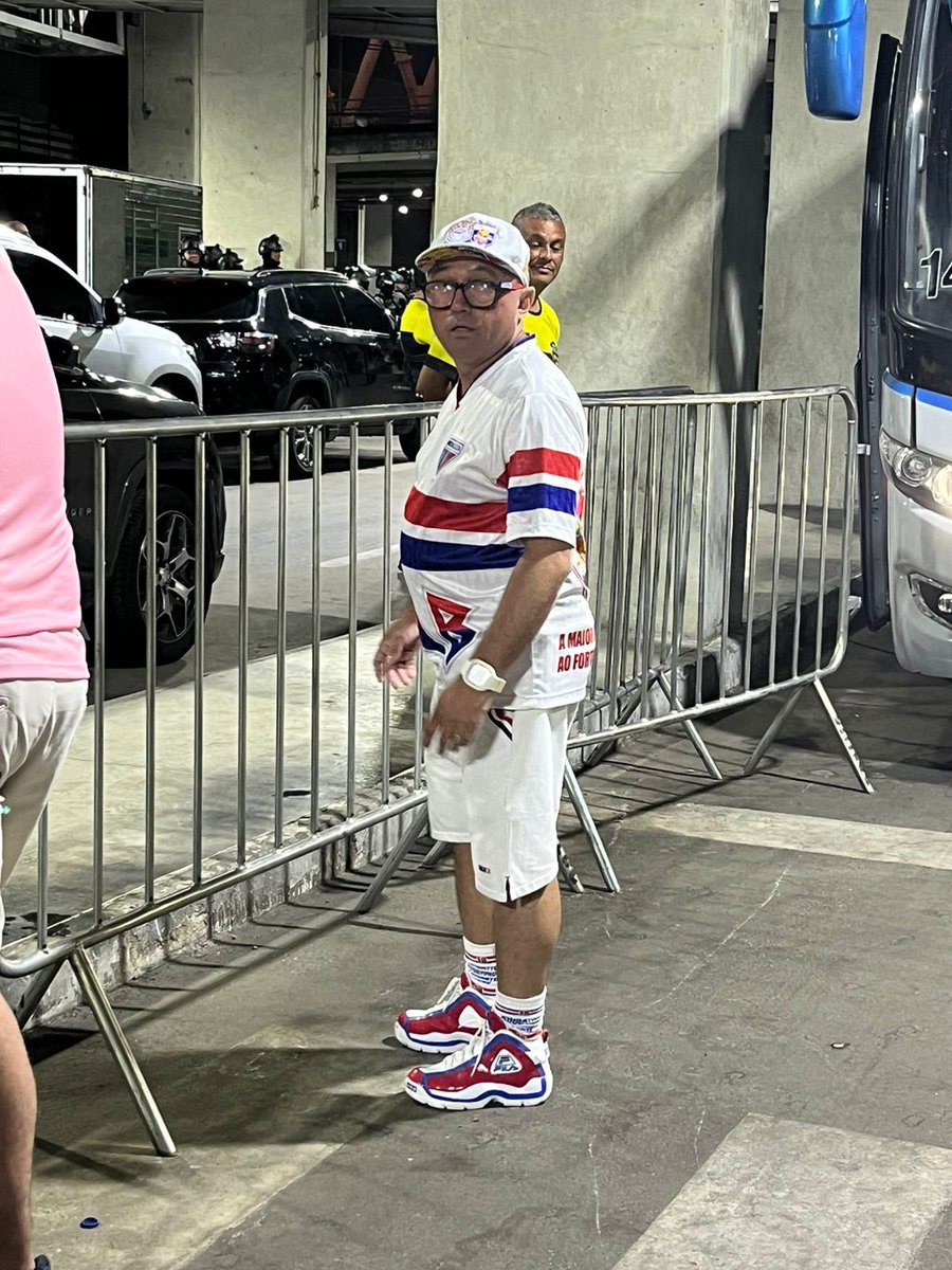 Eu10LM's tweet photo. #BOATOS
Marcelo paz ficou puto com as notas falsas com seu rosto, jogadas em protesto após mais um vexame em casa .
Dizem que arquitetou a demissão de um motorista , que trabalhava junto a um conselheiro do clube e com cargo grande na cidade .
Alguém sabe se procede ? https://t.co/fUS9noJ1P3