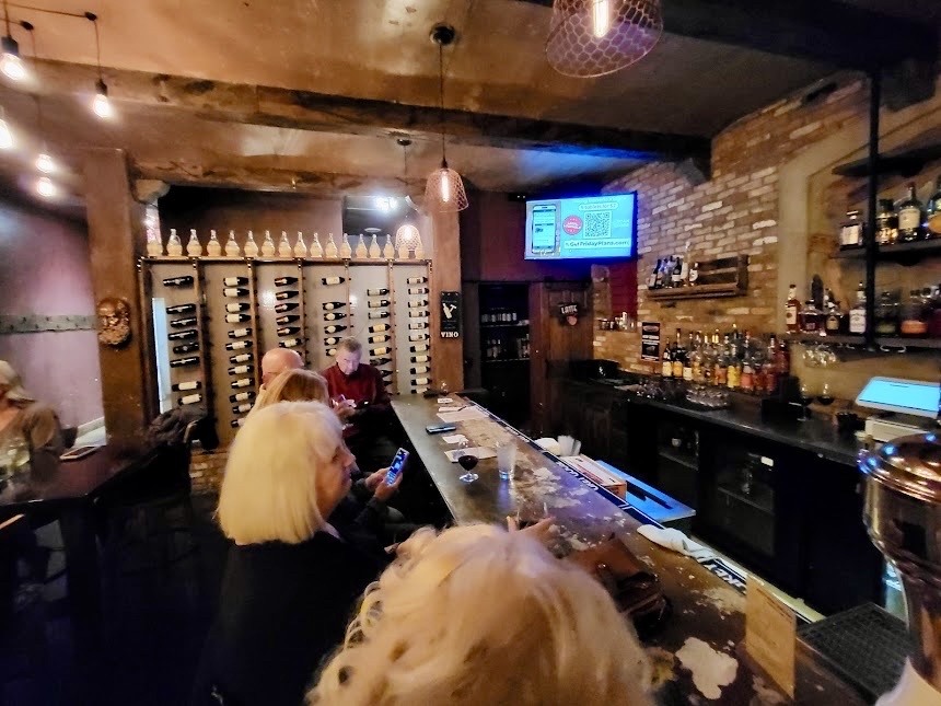 Cocktails, conversation and can’t-miss deals at Zesti. #HappyHour is calling Tues to Thurs, 4–6pm at the bar. Can’t wait to see you! 🥂