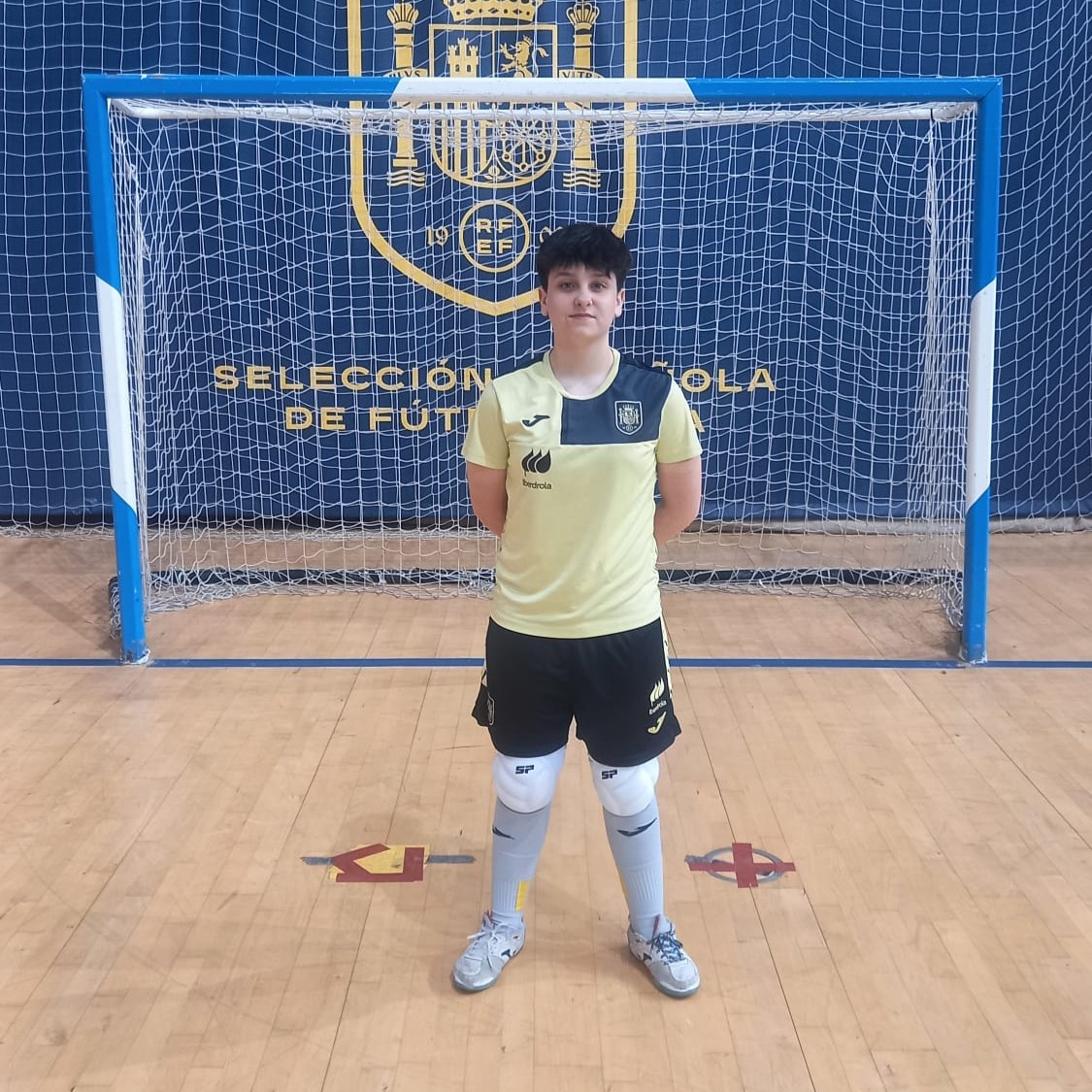 A canteirá conserveira, Sofía Martínez Castro, está convocada coa Selección Española Sub-15 nestes días 🇪🇸⚽️

➡️ poiopescamarfs.es/gl/sofia-marti…

O #PoioPescamar pecha unha tempada de altísima presenza nos combinados nacionais 🙌

#PoioSelección