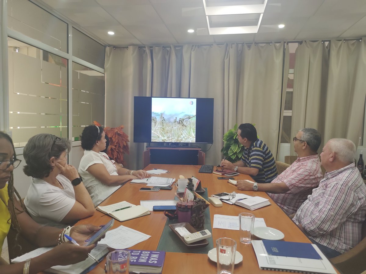 Celebramos Consejo de Dirección de ALIMPEX, evaluamos estado de los Objetivos de Gobierno y oportunidades de la exportación de productos cubanos y estimulamos la consignación de mercancías.
#minal
#lahabana