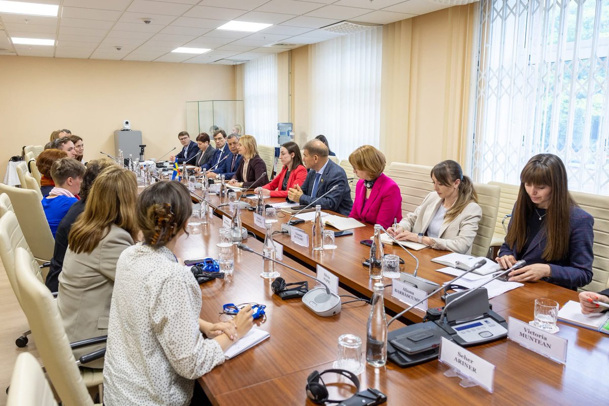 InaCoseru tweet media