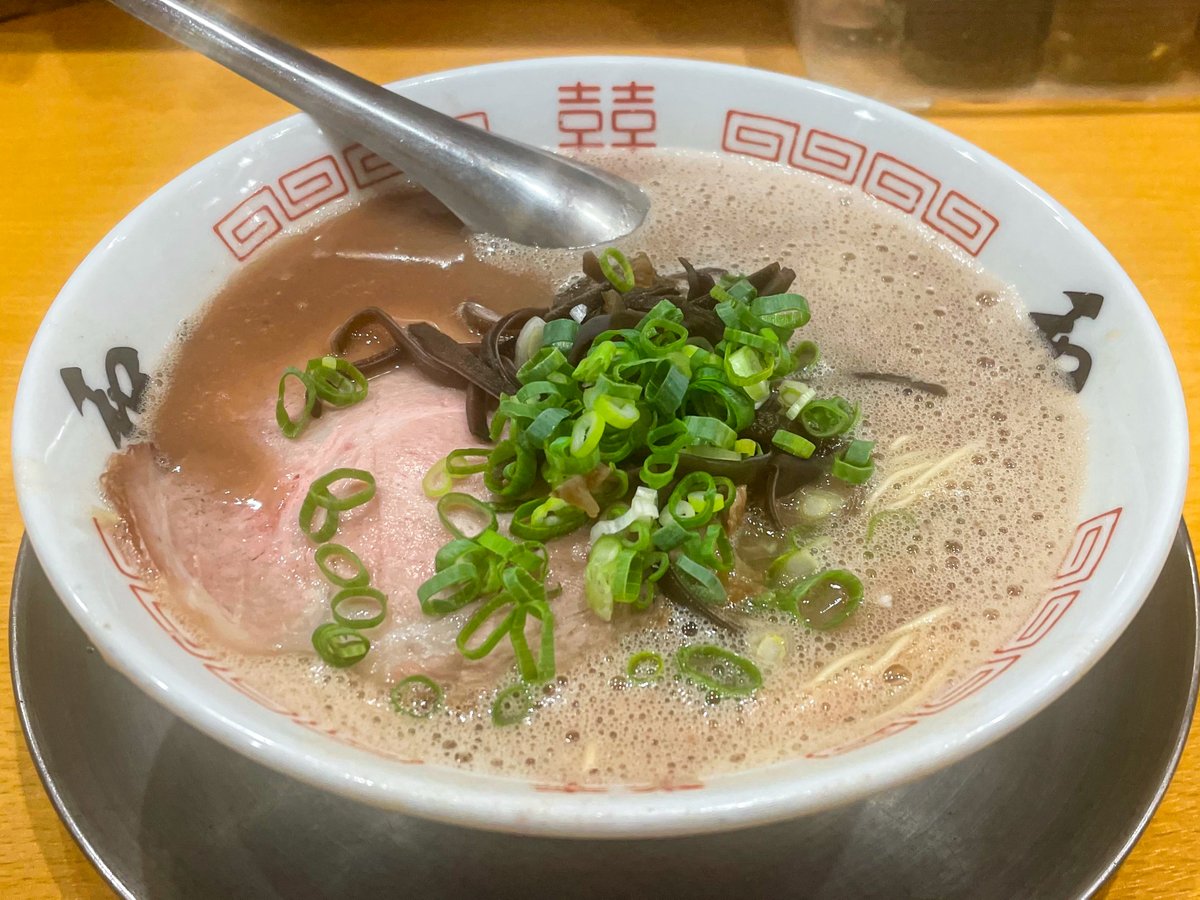 kugai_____'s tweet image. 博多ラーメン 和@赤坂
ラーメン(かため)+替玉(ハリガネ)
1年前に行こうと思ってたら某人が取り上げてしまったことを耳にしたので後回しに。九州豚骨はタレが好みでなく苦手なことが多いけど、それらとは異なりまったりとしてて美味しい。麺はかため・ハリガネどちらも美味。
また伺います💯‼️