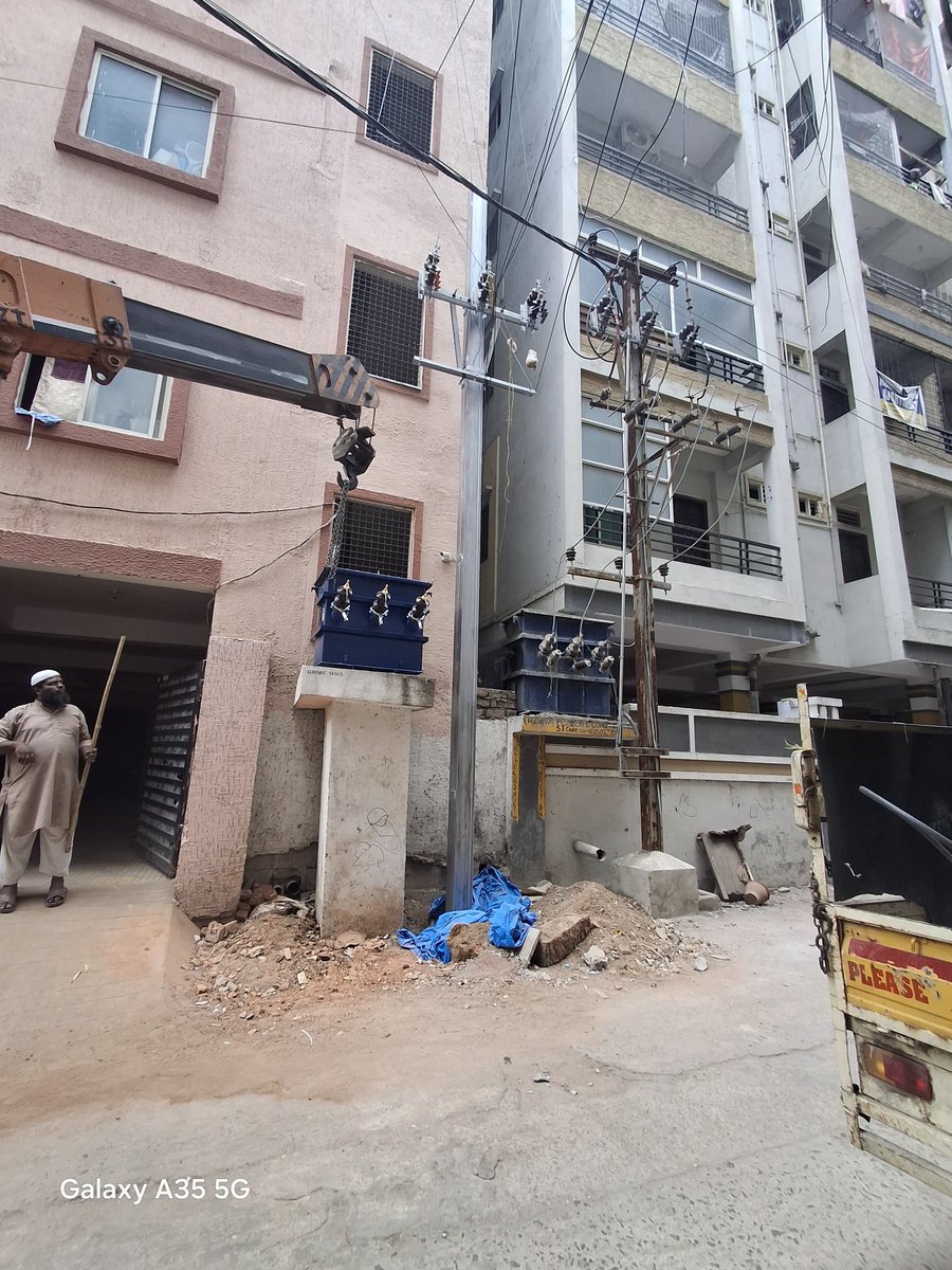 iMuhammadHusayn's tweet photo. Please dismantle the platform built on government land (Road) for the erecting electrical transformer.  Location: Sultan Residency 3-5-785/13, Khanazad colony, Sharegate, Kingkoti, Hyderabad @GHMCOnline @CommissionrGHMC @TelanganaCMO @tsspdcl @Comm_HYDRAA https://t.co/6KXAXOxcCC