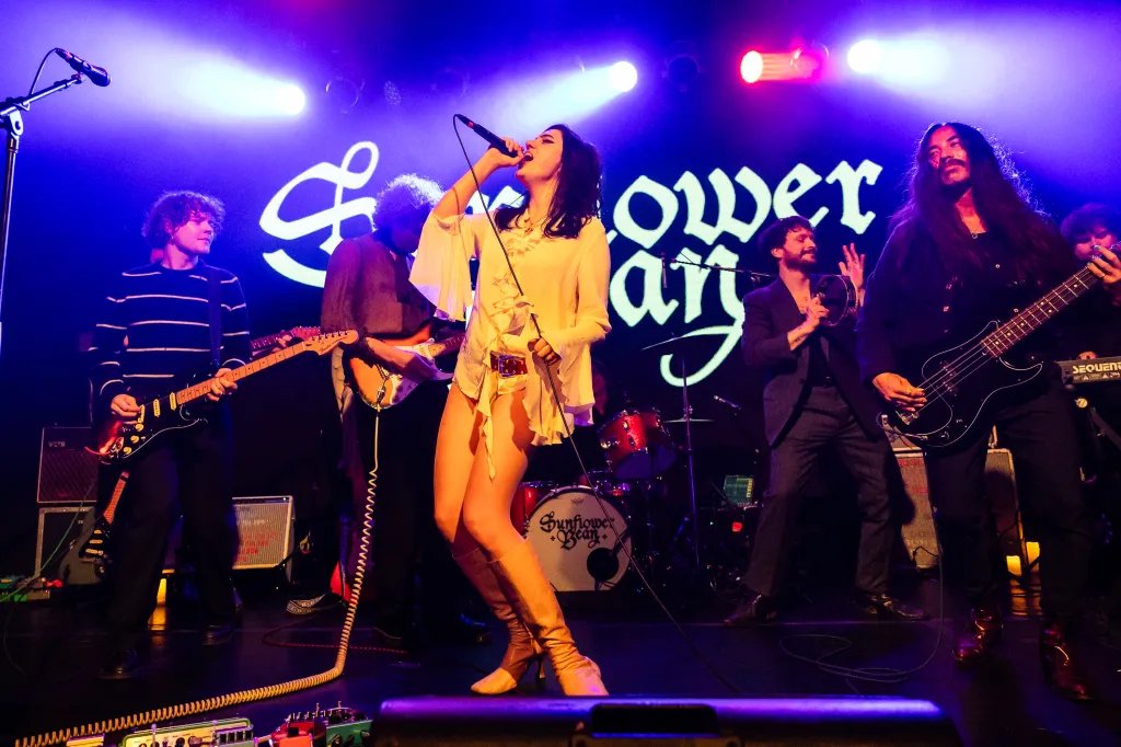 Rolling Stone (@rollingstone) on Twitter photo .<a href="/sunflower_bean/">πππππππππ ππππ</a> played an exhilarating hometown show in NYC to celebrate their new album βMortal Primetime' + there was a surprise appearance from NYC mayoral candidate Zohran Mamdani.
See our exclusive photos rollingstone.com/music/music-piβ¦ .<a href="/sunflower_bean/">πππππππππ ππππ</a> played an exhilarating hometown show in NYC to celebrate their new album βMortal Primetime' + there was a surprise appearance from NYC mayoral candidate Zohran Mamdani.
See our exclusive photos rollingstone.com/music/music-piβ¦