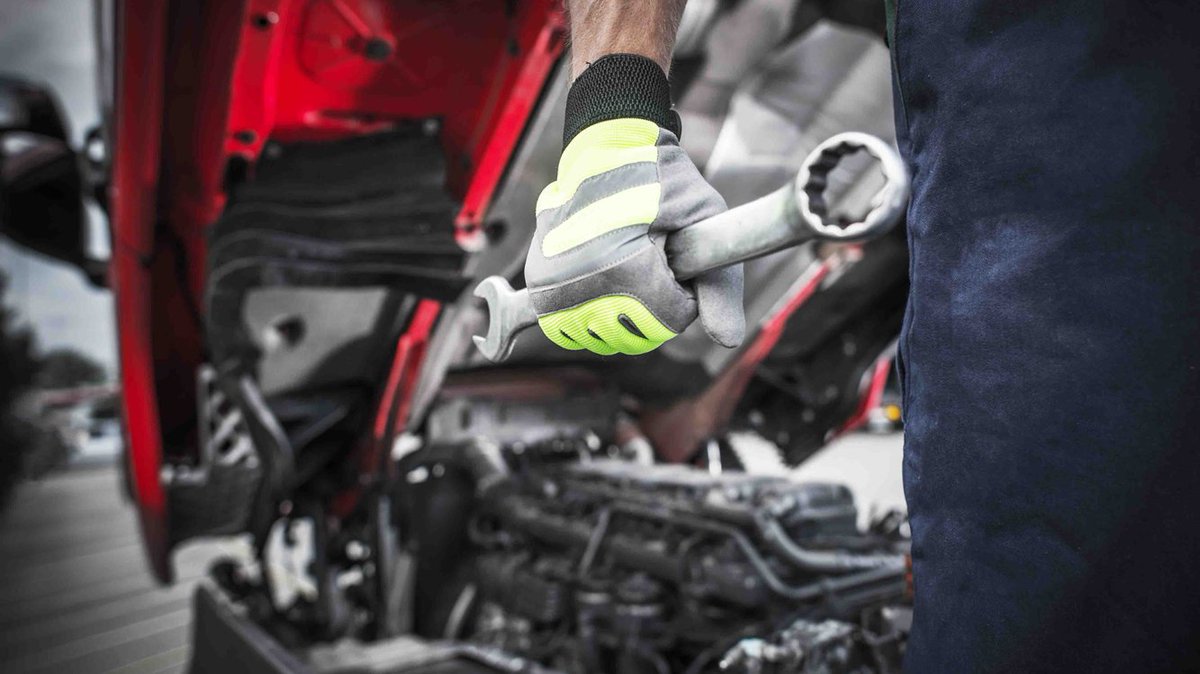 RoadTecLLC's tweet photo. Your truck is your lifeline, and we treat it that way. Our commercial truck services keep your fleet road-ready. Book your service now for unmatched care! 

#CommercialTruckServices
https://t.co/pszdmYTLkC https://t.co/zZicgx1XKJ