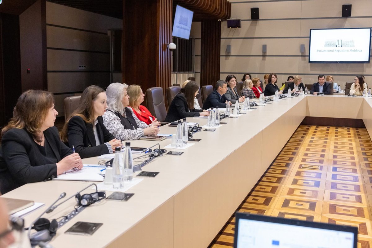 InaCoseru tweet media