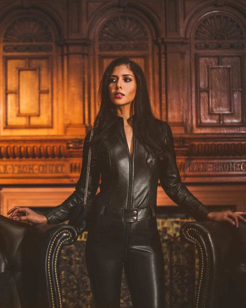 This full-grain soft and shiny leather suit will feel like a second skin 🖤🔥

leatherotics.co.uk/women/skin-tig…

#catsuit #leathercatsuit #leatheroutfit #leatheronepiece #jumpsuit #leatherjumpsuit