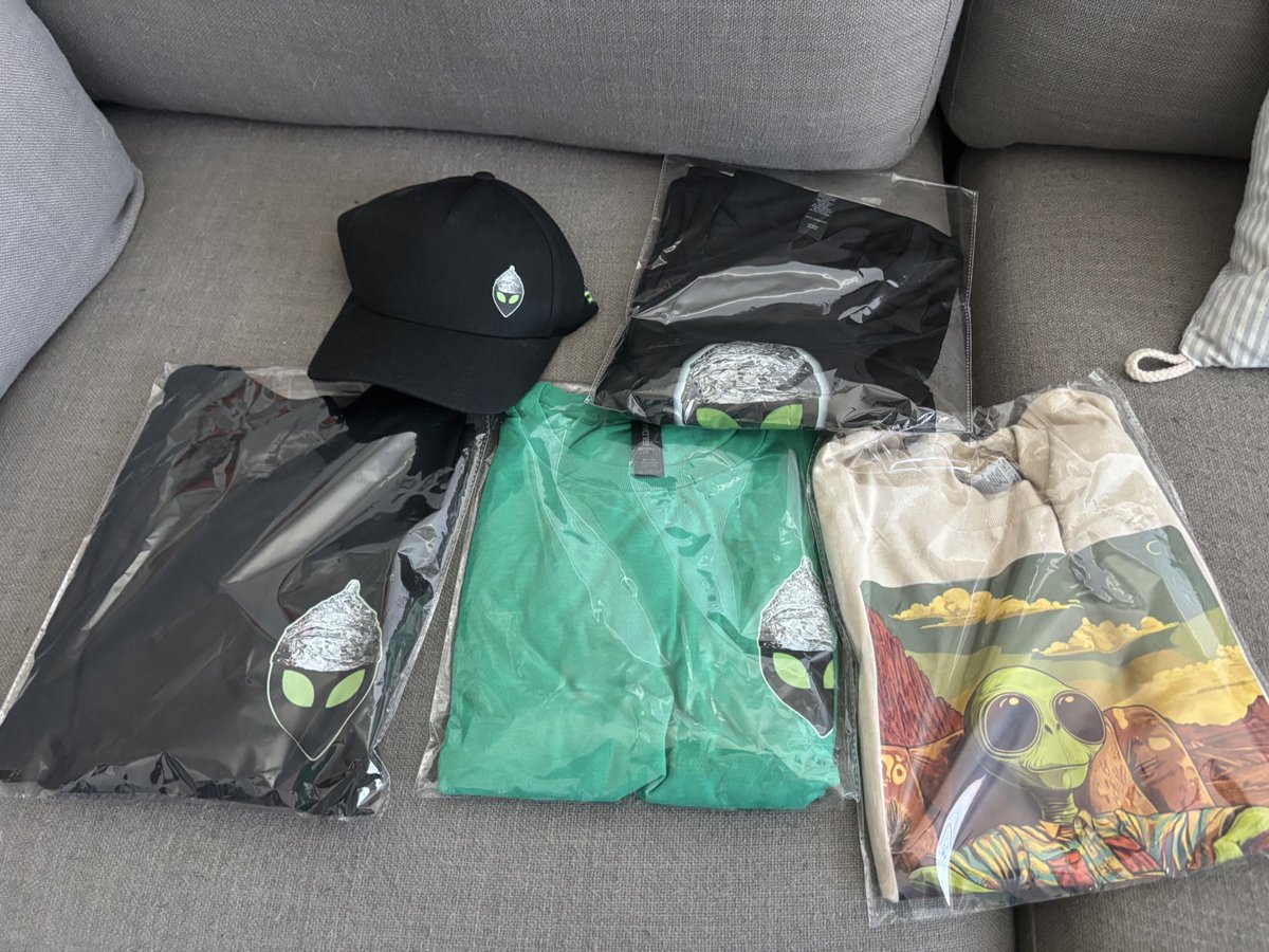👽Dustin Stockton 🏴☠️ (@dustinstockton) on Twitter photo I’m so excited!
I just got the TINFOIL merch package that <a href="/_Kimsays/">Kimberly C🎪🎢🧡</a> got me for birthday and it’s AWESOME!
Thank you Kim!!! I’m so excited!
I just got the TINFOIL merch package that <a href="/_Kimsays/">Kimberly C🎪🎢🧡</a> got me for birthday and it’s AWESOME!
Thank you Kim!!!