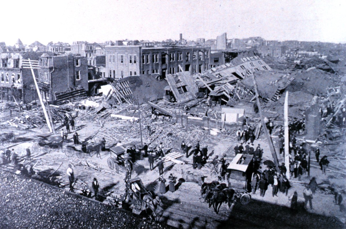 ametsoc's tweet photo. Today in history 🗓
27 May 1896: A massive F4 tornado traveled across Saint Louis, MO and across the Mississippi River into East St. Louis, IL, killing 255 persons and causing $13 million damage; a two-by-four pine plank pierces a 5/16-inch iron sheet on the Eads Bridge. https://t.co/1jOuXMRwGH