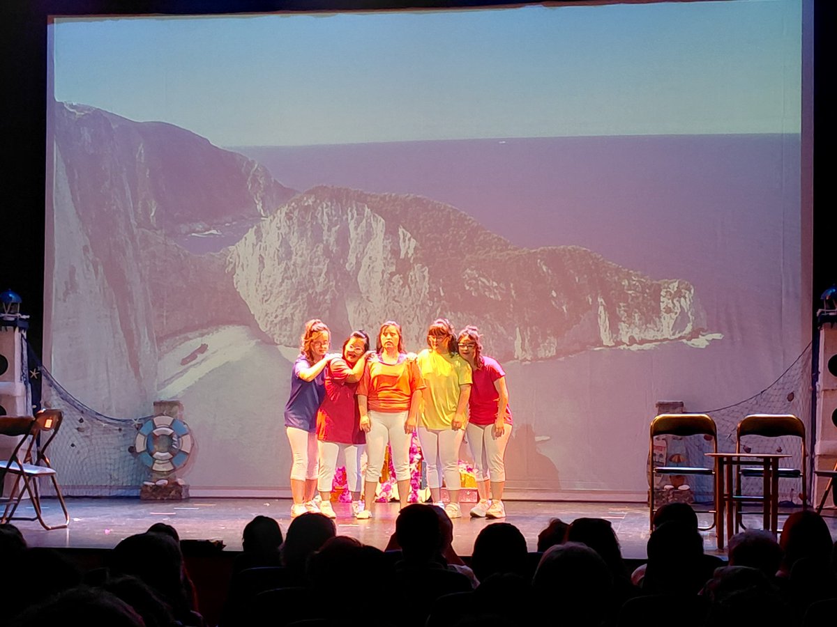 Genios en el escenario que nos hacen soñar y vibrar <a href="/emiruizser/">Emilio Ruiz</a> <a href="/VictoriaMelgosa/">Victoria Melgosa Sancho</a> <a href="/Silvia_Castell_/">Silvia Castell López</a> <a href="/Eduardorodrifer/">Eduardo Rodriguez</a> <a href="/gsocialistalc/">Grupo Socialista Ayuntamiento Alicante</a>