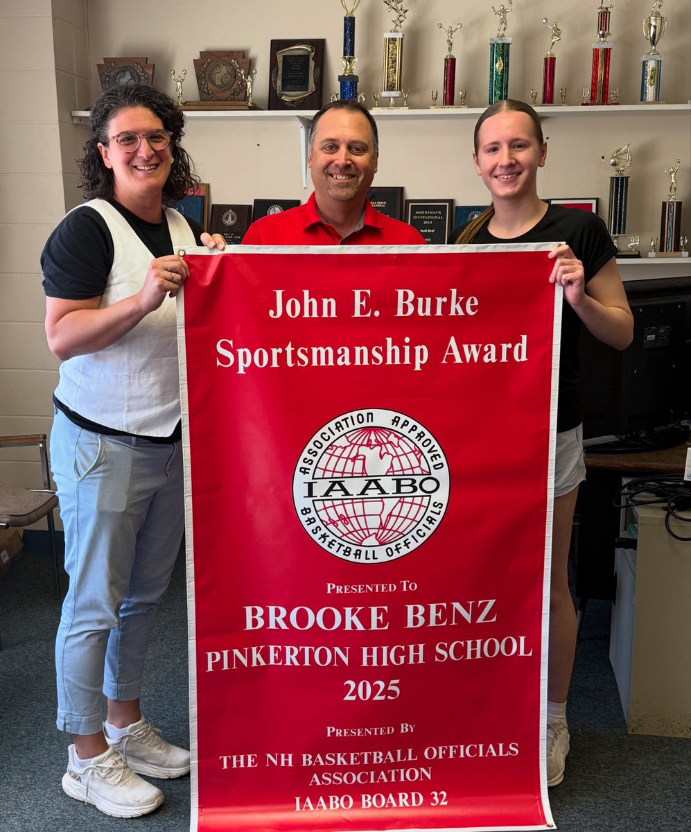 Congrats to Brooke Benz on earning the John E. Burke Sportsmanship Award. This is an honor given to a junior male and female athlete who exemplify sportsmanship, integrity, and dependability on and off the court.  We are so proud of you Brooke! This is very much deserved ❤️