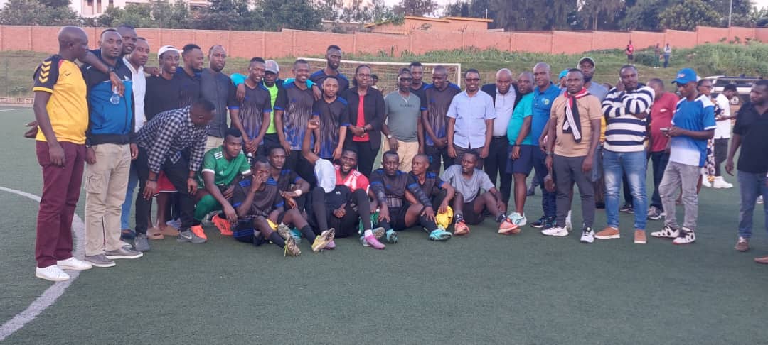 Gasabo District (@gasabo_district) on Twitter photo #UmurengeKagameCup : ikipe y'umurenge wa Jabana ihagarariye <a href="/CityofKigali/">City of Kigali</a> mu bagabo yahuye niya Kimonyi i yarihagarariye <a href="/RwandaNorth/">Northern Province/ Rwanda</a> , umukino warrangiye Jabana itsinze 3 :1 cya Kamonyi. #UmurengeKagameCup : ikipe y'umurenge wa Jabana ihagarariye <a href="/CityofKigali/">City of Kigali</a> mu bagabo yahuye niya Kimonyi i yarihagarariye <a href="/RwandaNorth/">Northern Province/ Rwanda</a> , umukino warrangiye Jabana itsinze 3 :1 cya Kamonyi.