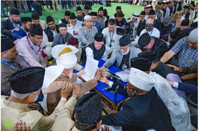 #CaliphOfMessiah There are thousands of men and women who are completely attached to Caliphate and through this unbreakable spiritual bond they are perfectly united. They speak only of how to spread love and affection and how to fulfill the rights of humanity. Khilafat Day
