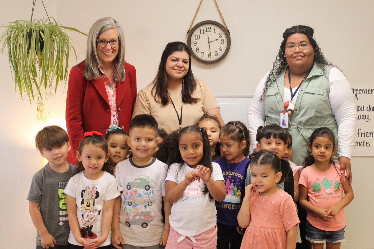 azhead_start's tweet image. We were honored to welcome @GovernorHobbs  to the @CPCTucson  Head Start program in Tucson, Arizona! Governor Hobbs’s commitment to early childhood education shines brightly, and her support strengthens our shared mission to give every child a strong start in life.