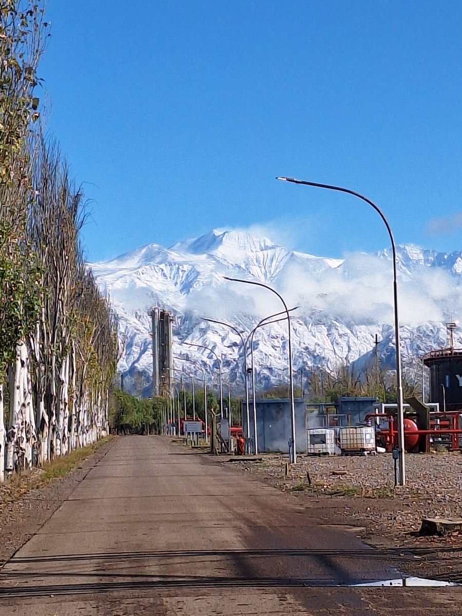 marisel_con_s_'s tweet photo. Hace un frío de re cagarse pero lo cordillera se ve a así. Todo no se puede https://t.co/jGiGqd2WUz