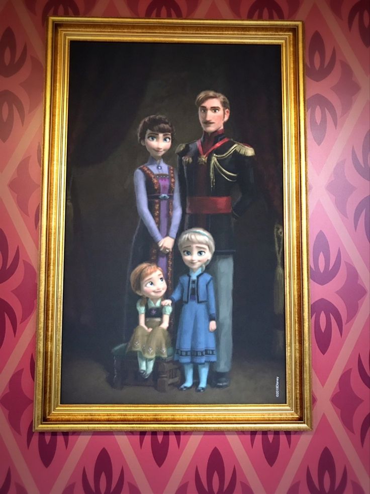 Elsaicered's tweet photo. 東京には、奉献されたエルサの像があり、家族がいる場所とエルサのケープの絵もあります。#frozen #disneyfrozen https://t.co/ej24Ns5thc