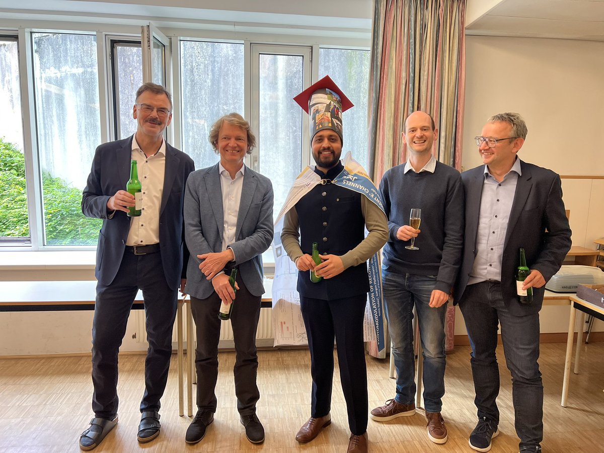 ROHITYA41313480's tweet photo. 4 years, tons of curiosity, great mentors, and a lot of growth.
Today, I get to say: I finished my PhD. https://t.co/SWlDdprvap