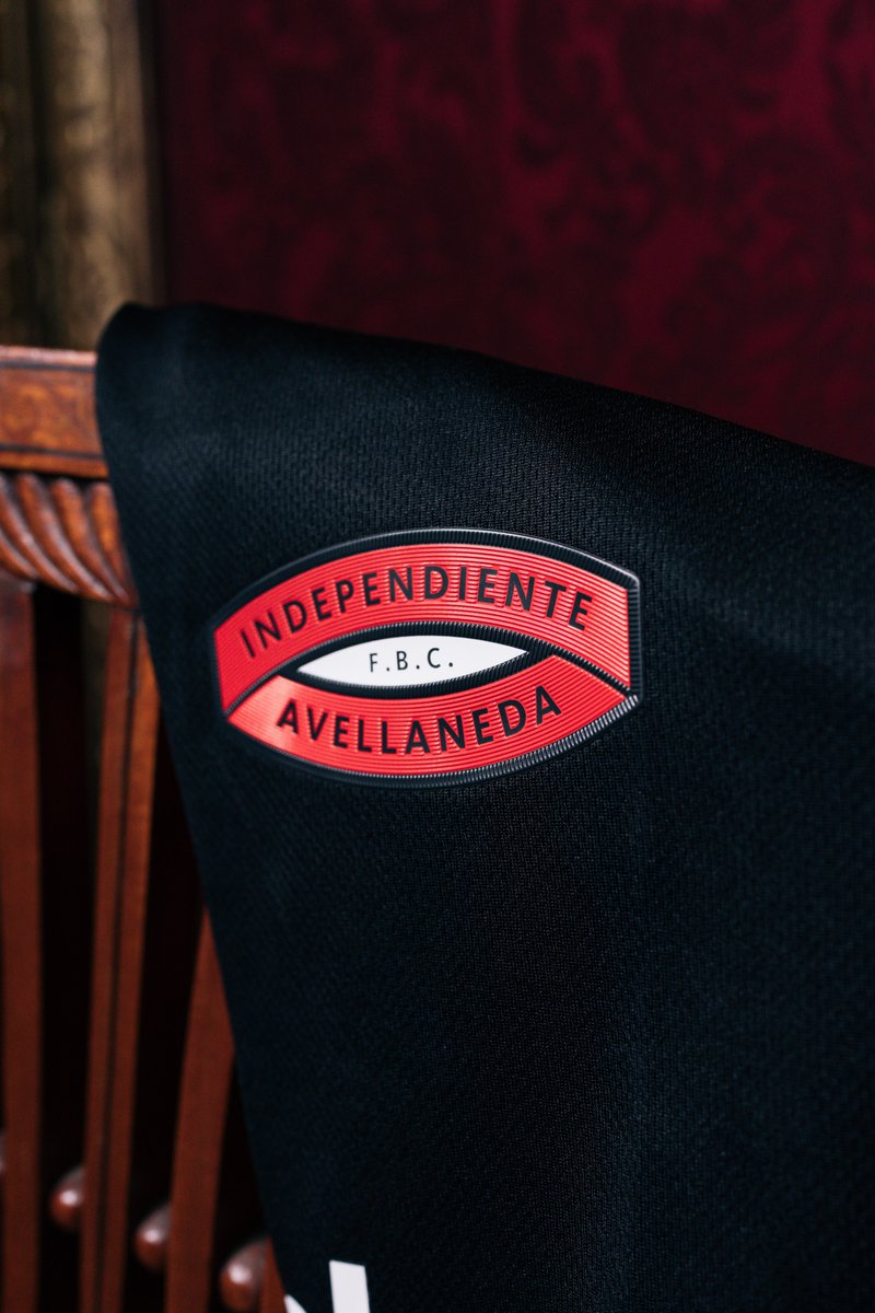 El que firma con el Diablo, no se baja nunca.​

🔴Conseguí la nueva piel de CAIxPUMA en Independiente Store y go.puma.com/CAI-Away-II-24…