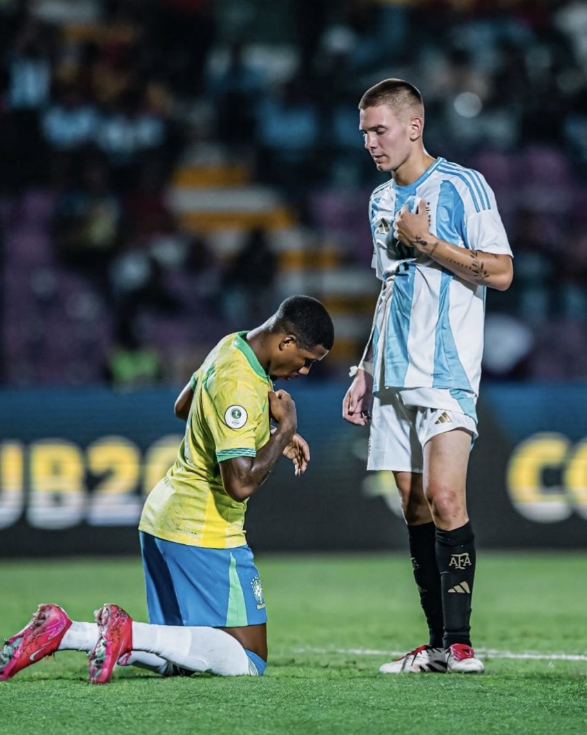 🤯🇦🇷 [OFICIAL] FRANCO MASTANTUONO CONVOCADO A LA SELECCIÓN ARGENTINA.

🌟 Se podría transformar en el 5º DEBUTANTE MÁS JOVEN en toda la HISTORIA de la Selección, superando entre otros a MESSI.

Recordemos que en el próximo mundial va a tener 18 AÑOS, y en el 2030 recién 22. 💎