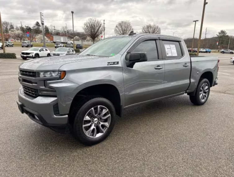 We have a stunning lineup of pre-owned Chevrolet #Silverado trucks at Harvey's GM! Stop by or browse online to find the perfect truck to fit your needs!✨ bit.ly/3HeCMV9