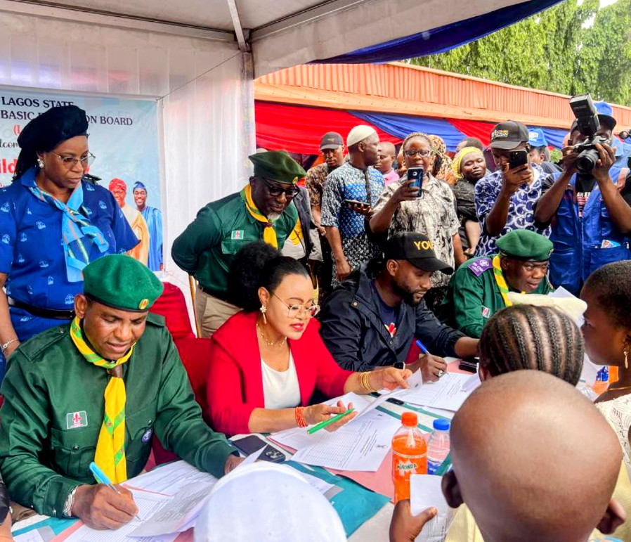 The Secretary State Government, Barry. Bimbola Salu-Hundeyin, Honourable Commissioner for Basic and Secondary Education; Mr. Jamiu Tolani Ali-Balogun and  Board Member of LASUBEB, Hon. Adewale Jimoh, performing the symbolic registration of pupils into Nursery and Primary One.