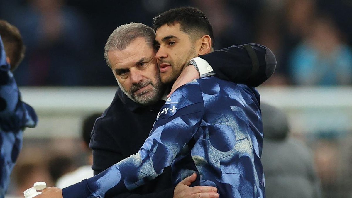 AlmaSauvage's tweet photo. @SpursOfficial How much clearer do the players need to be? We finally have a unified squad that FINALLY won a trophy and that bald charlatan wants to ruin it!
No more 2-year restarts! We have man who has won where others failed! Focus on the transfer window!
#AngeIn #LevyOut #EnicOut #CullenOut https://t.co/CKC4nBNDqr