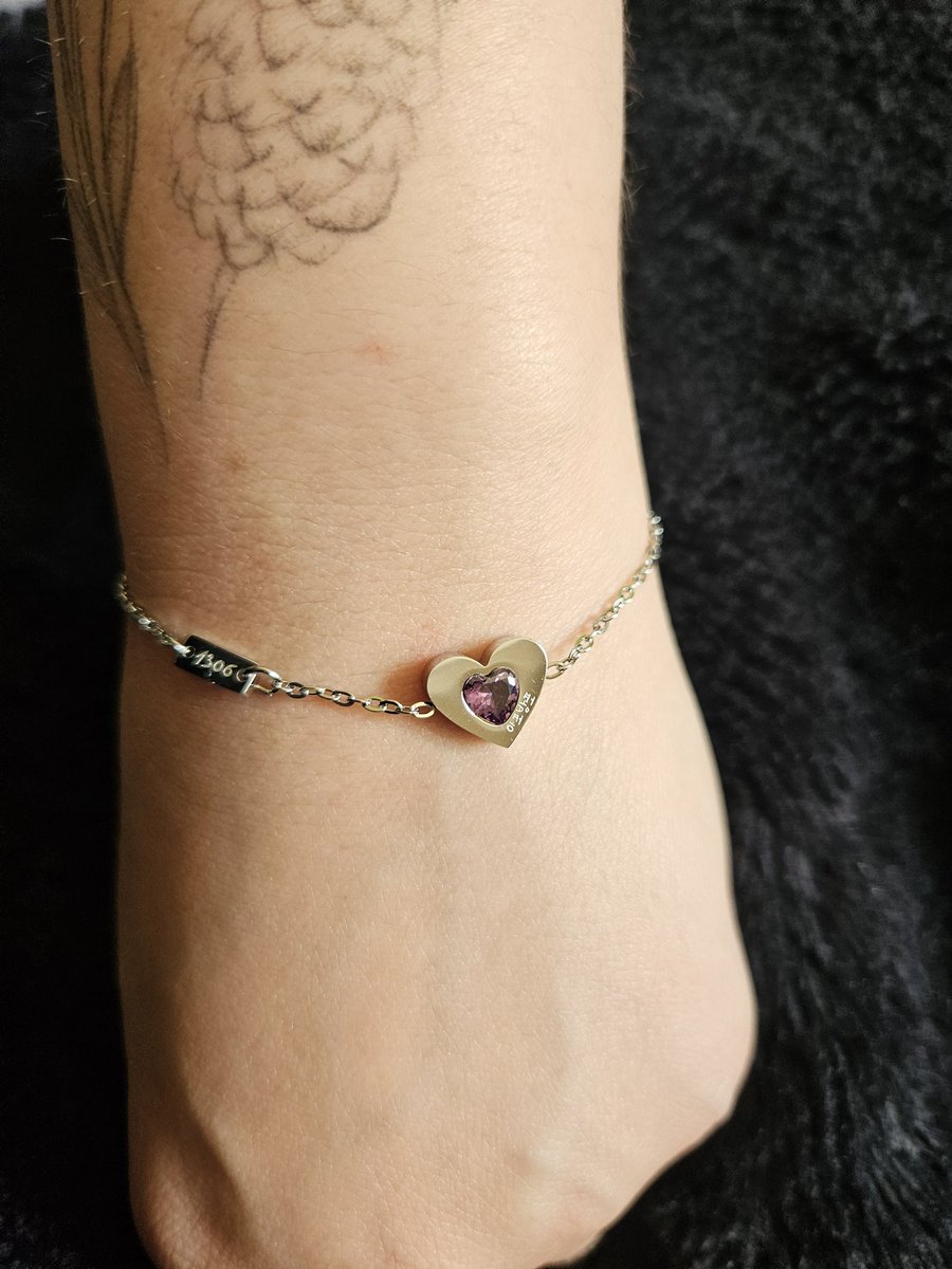 Le bracelet ApoBangpo <a href="/ByMoonoria/">Moonoria</a> créé par la talentueuse <a href="/Moony_euphoria/">Moon⁷☾ 𝑩𝑻𝑺 𝒚𝒆𝒂𝒓 ECHO OSAKA D2💎</a> est arrivé aujourd'hui !! Merci, il est incroyable 🙏💜