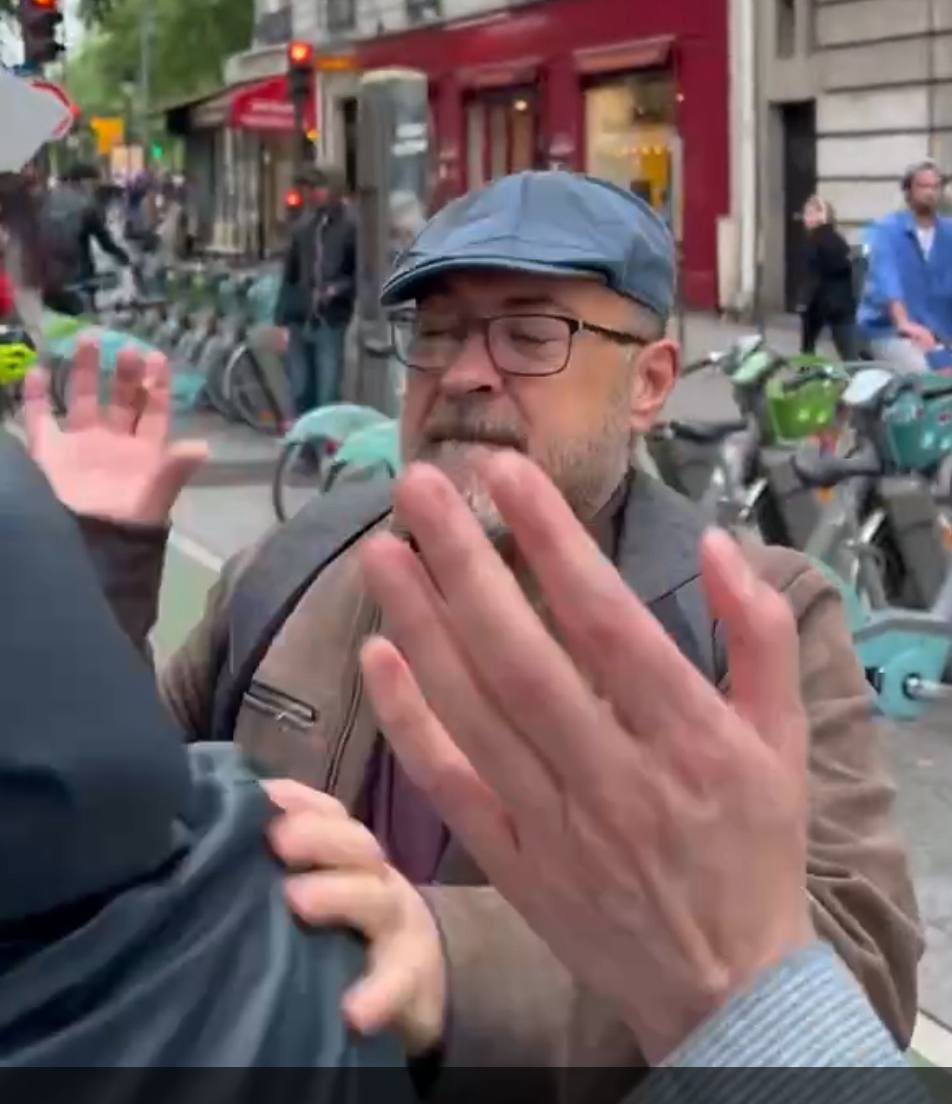 Coll_Nemesis's tweet image. 🚨APPEL À TÉMOIN🚨

Voici le trombinoscope des antifas qui nous ont agressé ce soir. 

Si vous connaissez ces personnes, contactez-nous. Nous avons besoin de vous 🙏🏻

#collectifnemesis #AgressionValeursActuelles