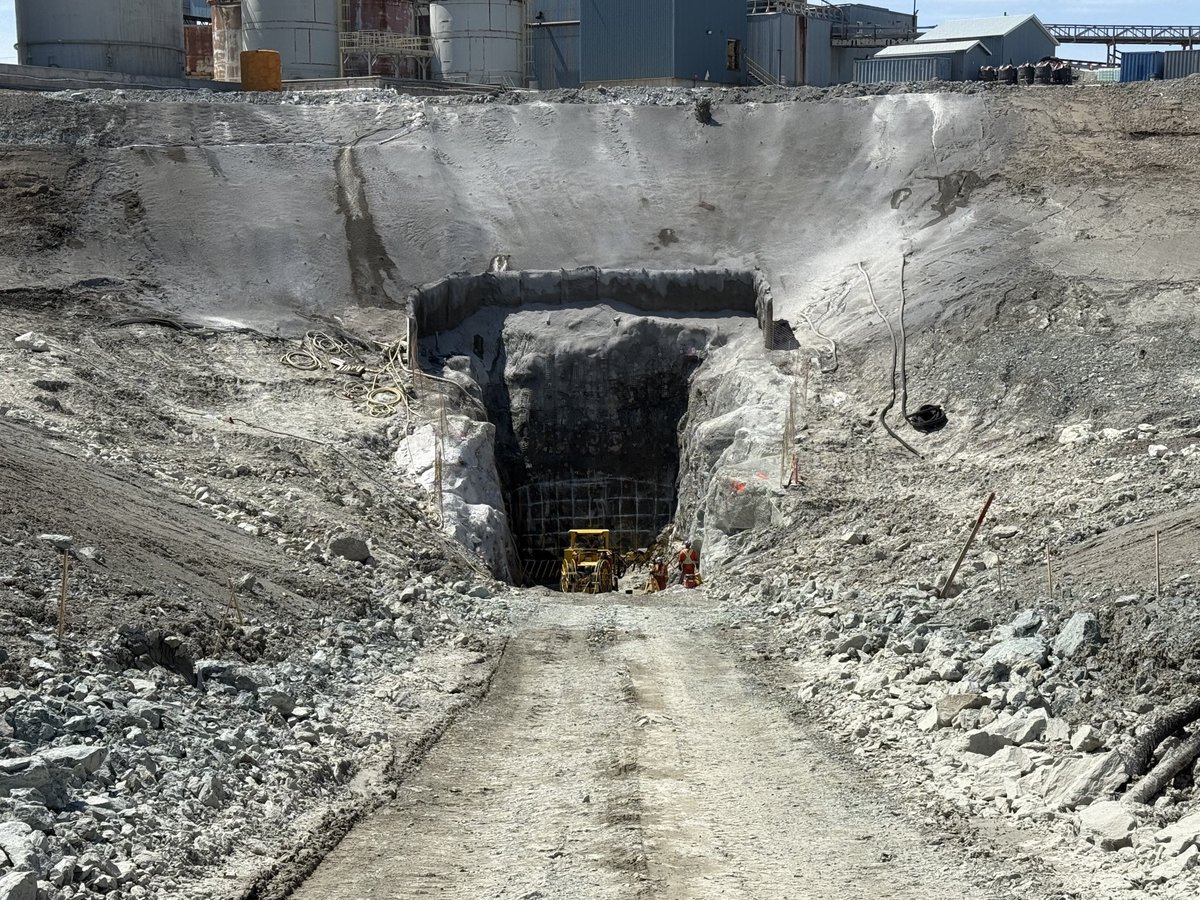McEwenInc's tweet image. Exciting Progress – The New Stock Mine 🛠️ Is Taking Shape in the Timmins Gold District! 🪙
The Jumbo is now on-site and drilling the first round at the portal ⛩️ — a major milestone as we advance this project.
A huge thank you and congratulations to our team for your hard work,…