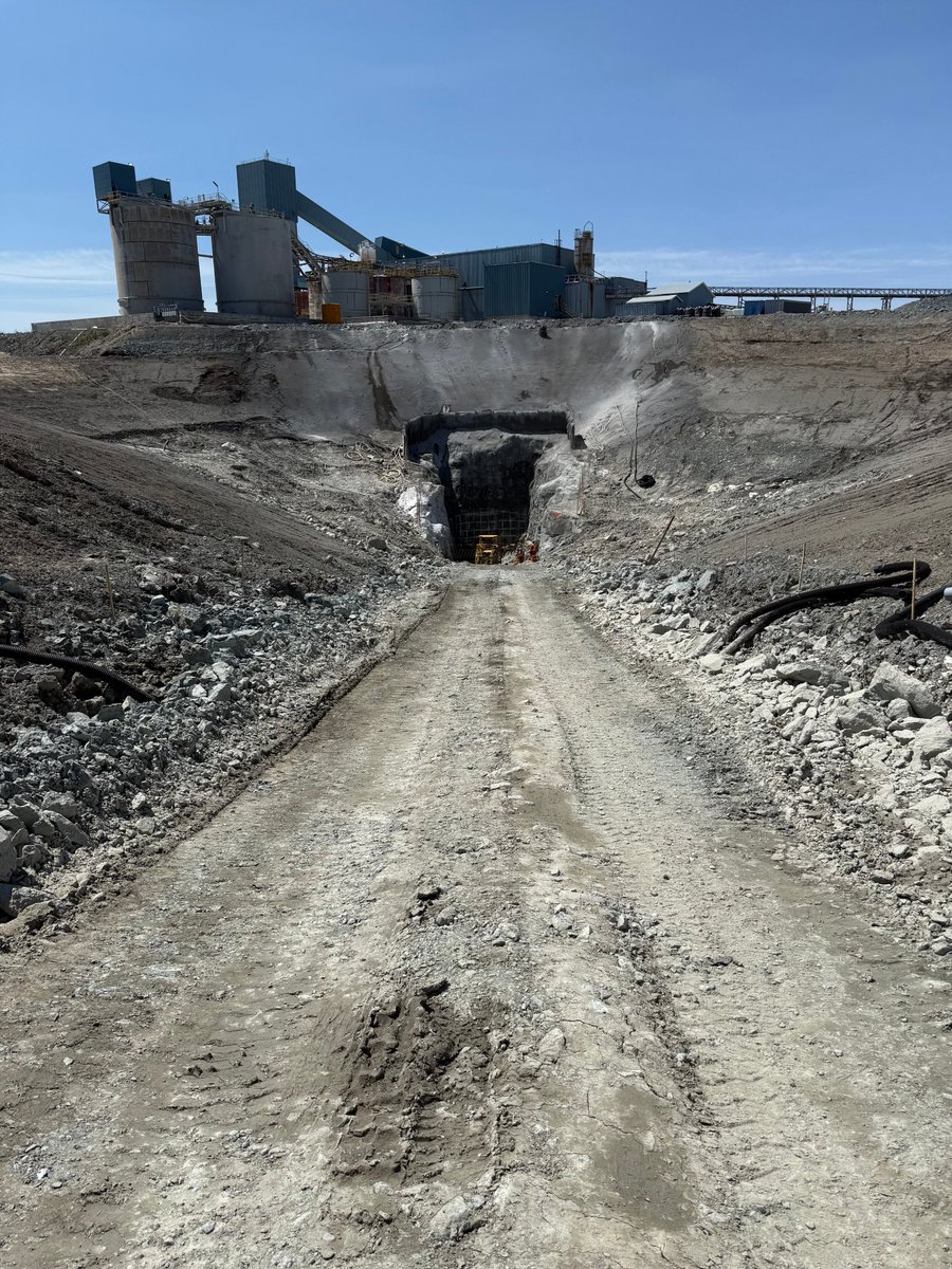 McEwenInc's tweet image. Exciting Progress – The New Stock Mine 🛠️ Is Taking Shape in the Timmins Gold District! 🪙
The Jumbo is now on-site and drilling the first round at the portal ⛩️ — a major milestone as we advance this project.
A huge thank you and congratulations to our team for your hard work,…