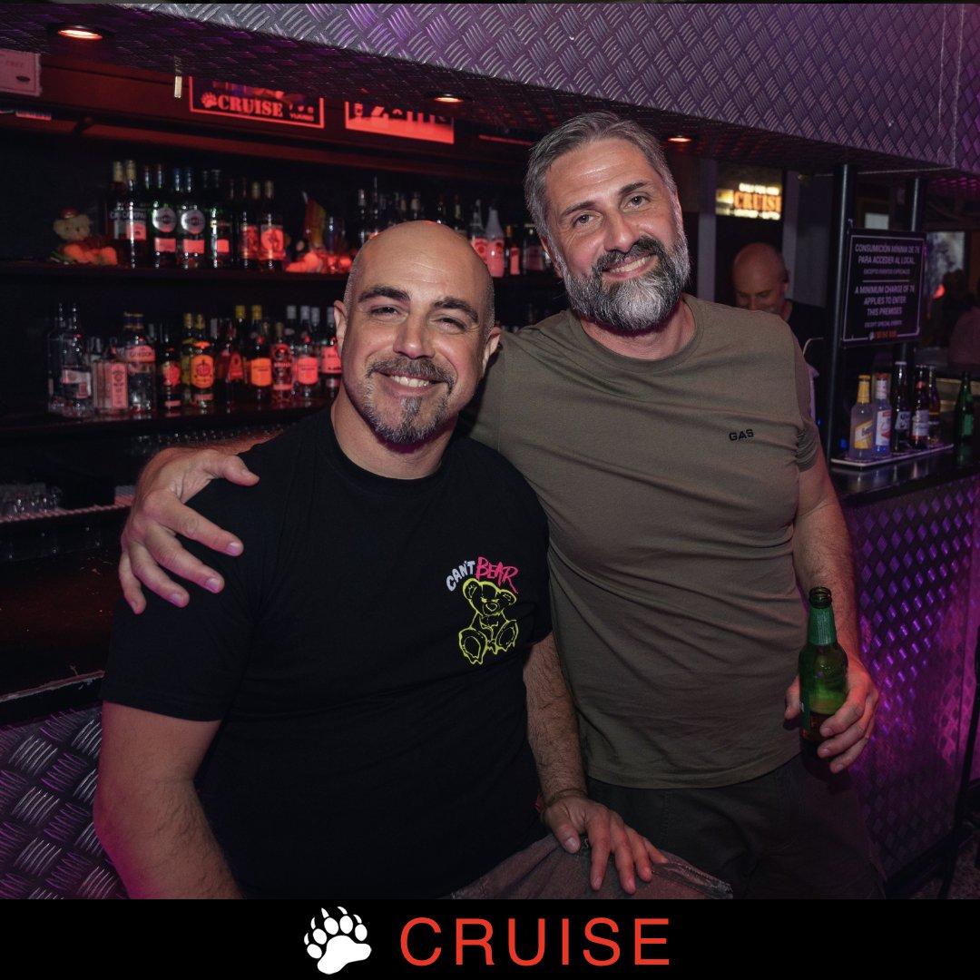 Abrimos todas las noches de 10PM a 4AM.
⠀
2 Heineken por 8€
⠀
#cruisebar #maspalomas #grancanaria #onlymen #leatherclubmen #beardmenstyle #gay #gaybear #gayman #beardlove #beardedstyle