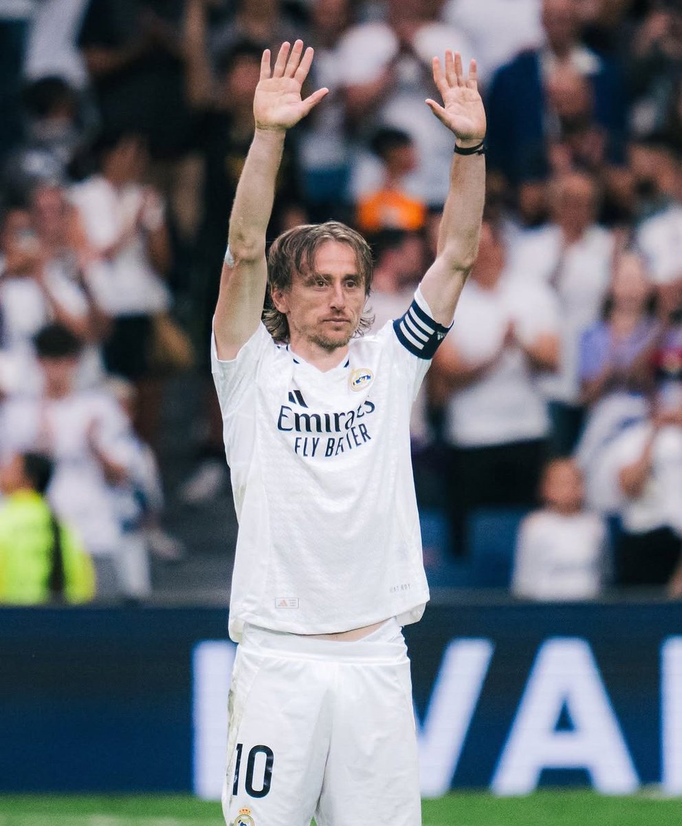RMCFarab's tweet photo. سوزانا جواش (صحفيه) : كان يجب أن يبقى مودريتش في ريال مدريد، يجب أن يكون لدينا لاعب من عياره في النادي لمدة عام آخر.

لوكا كان سيساعدنا بالطبع، على سبيل المثال في المباراة الأخيرة ضد إشبيلية كان اللاعب الأفضل. https://t.co/0aUjoaWh6h
