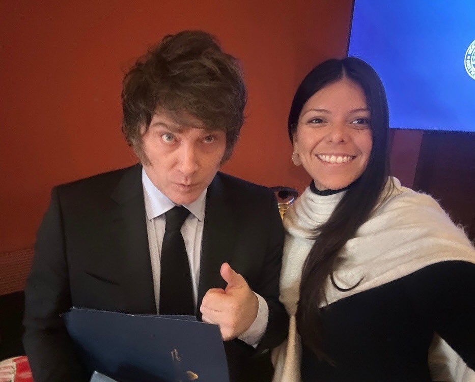 Maria Emilia Orozco💛 (@mariaemiliaoro) on Twitter photo Empezar el día con una CLASE MAGISTRAL de economía dictada por el propio presidente de la Nación, definitivamente es todo lo que está bien 💪🦁🇦🇷 ¡VLLC! <a href="/JMilei/">Javier Milei</a> Empezar el día con una CLASE MAGISTRAL de economía dictada por el propio presidente de la Nación, definitivamente es todo lo que está bien 💪🦁🇦🇷 ¡VLLC! <a href="/JMilei/">Javier Milei</a>