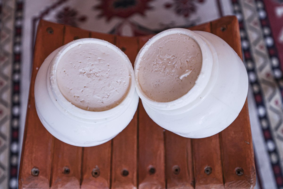 With its off-white color, crumbly texture, and salty flavor, #Erzincan Tulum Cheese is now the 32nd Turkish product to receive Geographical Indication (GI) protection in the EU. 🧀

The designation highlights the unique regional qualities of this traditional cheese.🇹🇷🇪🇺