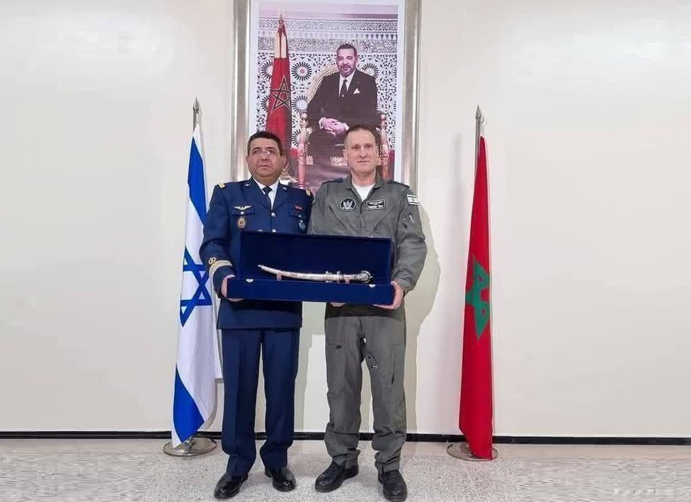 المغرب الشريف يستقبل قائد سلاح الجو الإسرائيلي استقبال الأبطال. إسرائيل والمغرب خاوة خاوة. 🇮🇱🇲🇦