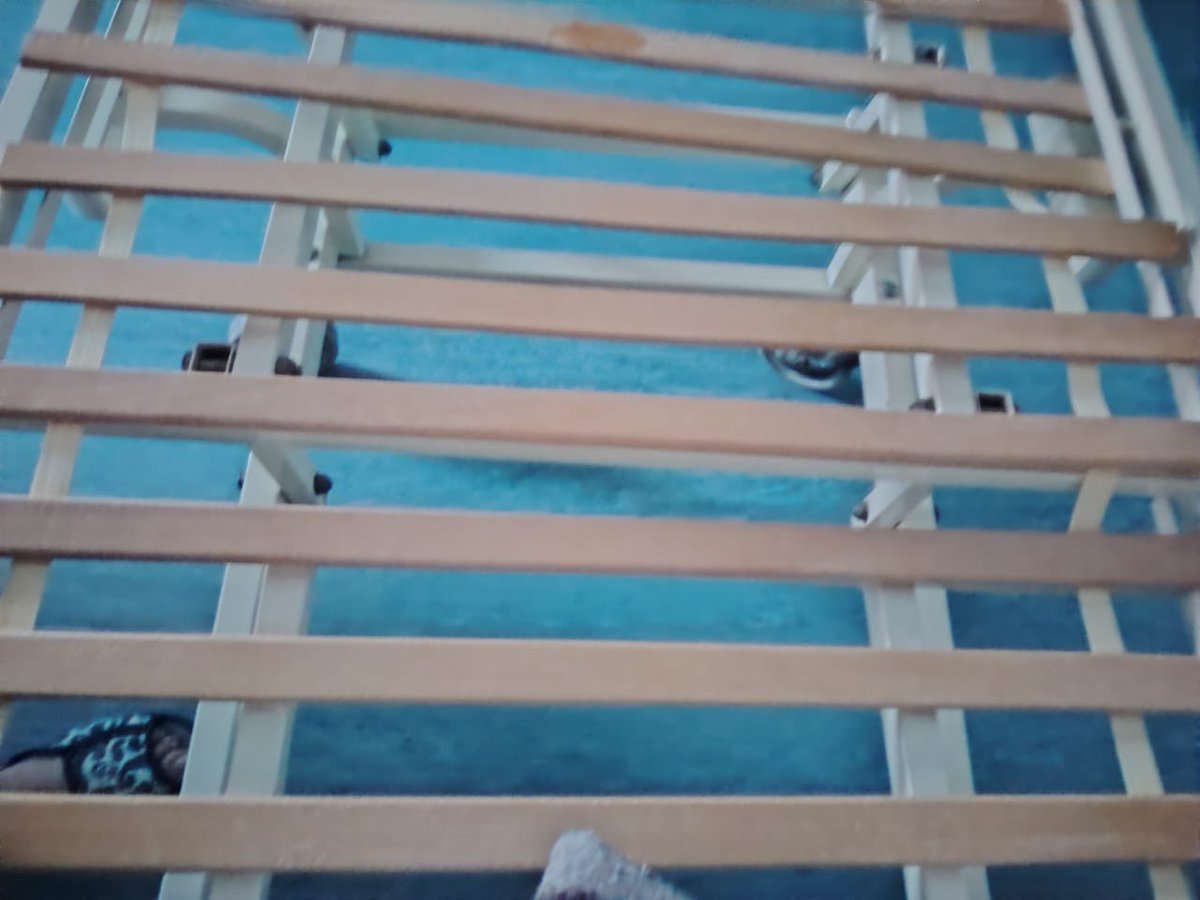 BPolyakov's tweet image. Маму положили с пневмонией в больницу в Норильске. И вот в великой стране, в городе про который все думают что там богачи, город который добывает разные металлы и тд вот так лежат в палатах пациенты, в главной больнице города. Стыд и боль