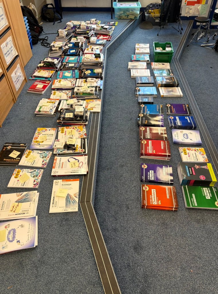Preston_School's tweet image. Over 300 revision guides arrived, unpacked, sorted, checked and distributed in just under 3 hours. #prefectteambuilding #revisionguides #ProudOfPreston @NewsFromEHughes