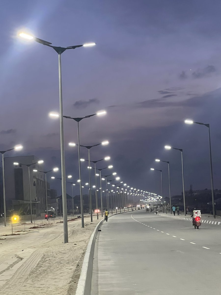 _aaadedapo's tweet photo. Took some quick pictures when the solar lights lit up the coastal “Coaster” road. https://t.co/OiO3GUEMJf
