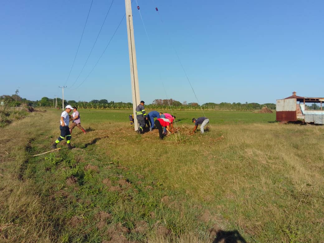 Los jóvenes de <a href="/EnergiaMinasCub/">Ministerio de Energía y Minas de Cuba 🇨🇺</a>, como parte del gran equipo que está #DePieYCombatiendo por #Cuba.