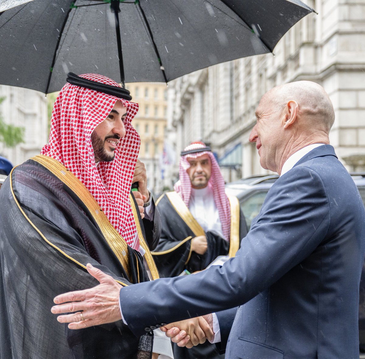 kbsalsaud's tweet photo. Met with @JohnHealey_MP. We reviewed the historic relations between our countries and explored ways to further strengthen our strategic defense cooperation. We also exchanged views on regional and international developments, as well as several other topics of mutual interest. https://t.co/u6pXnS8qxL