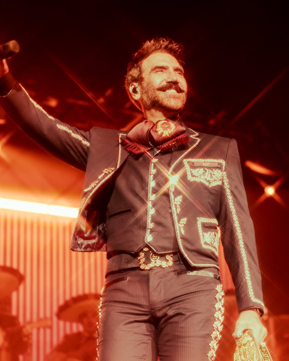 Live Nation Colorado (@livenationco) on Twitter photo Oh, the drama and romance with <a href="/alexoficial/">Alejandro Fernández</a> at <a href="/BellcoTheatre/">Bellco Theatre</a> this past Saturday night 🥀❤️💃🏻
📸: <a href="/treykarson/">Trey Karson</a> / <a href="/AliveCoverage/">Alive Coverage</a> Oh, the drama and romance with <a href="/alexoficial/">Alejandro Fernández</a> at <a href="/BellcoTheatre/">Bellco Theatre</a> this past Saturday night 🥀❤️💃🏻
📸: <a href="/treykarson/">Trey Karson</a> / <a href="/AliveCoverage/">Alive Coverage</a>