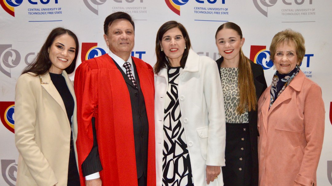 cutfsonline's tweet photo. Senate honours Prof. Fourie on his momentous achievement
Read more:👇
https://t.co/amMKIBSQxV
#ThinkingBeyond https://t.co/pJRzroMgmj